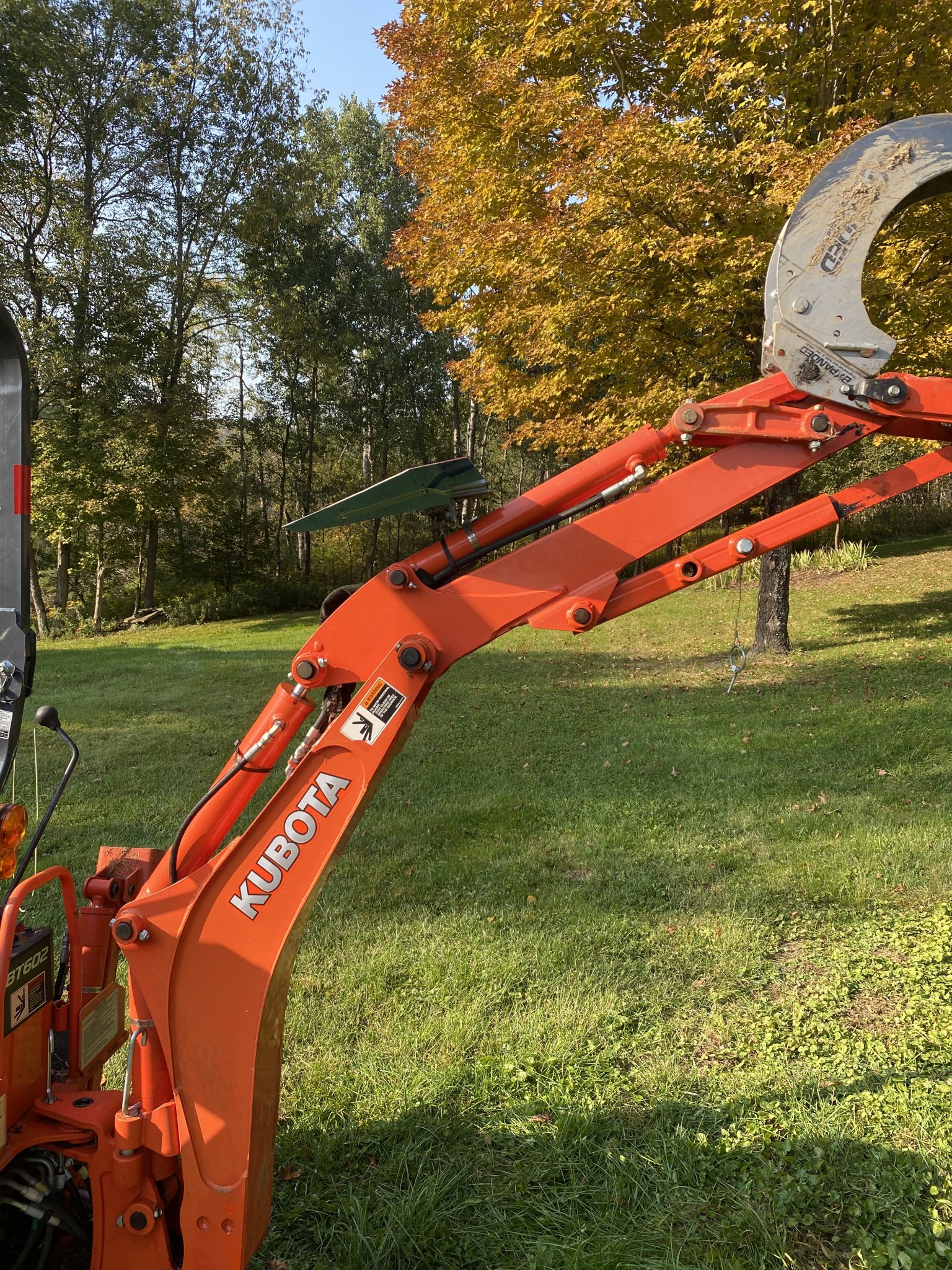 BX25D Thumb Top Pivot | OrangeTractorTalks - Everything Kubota