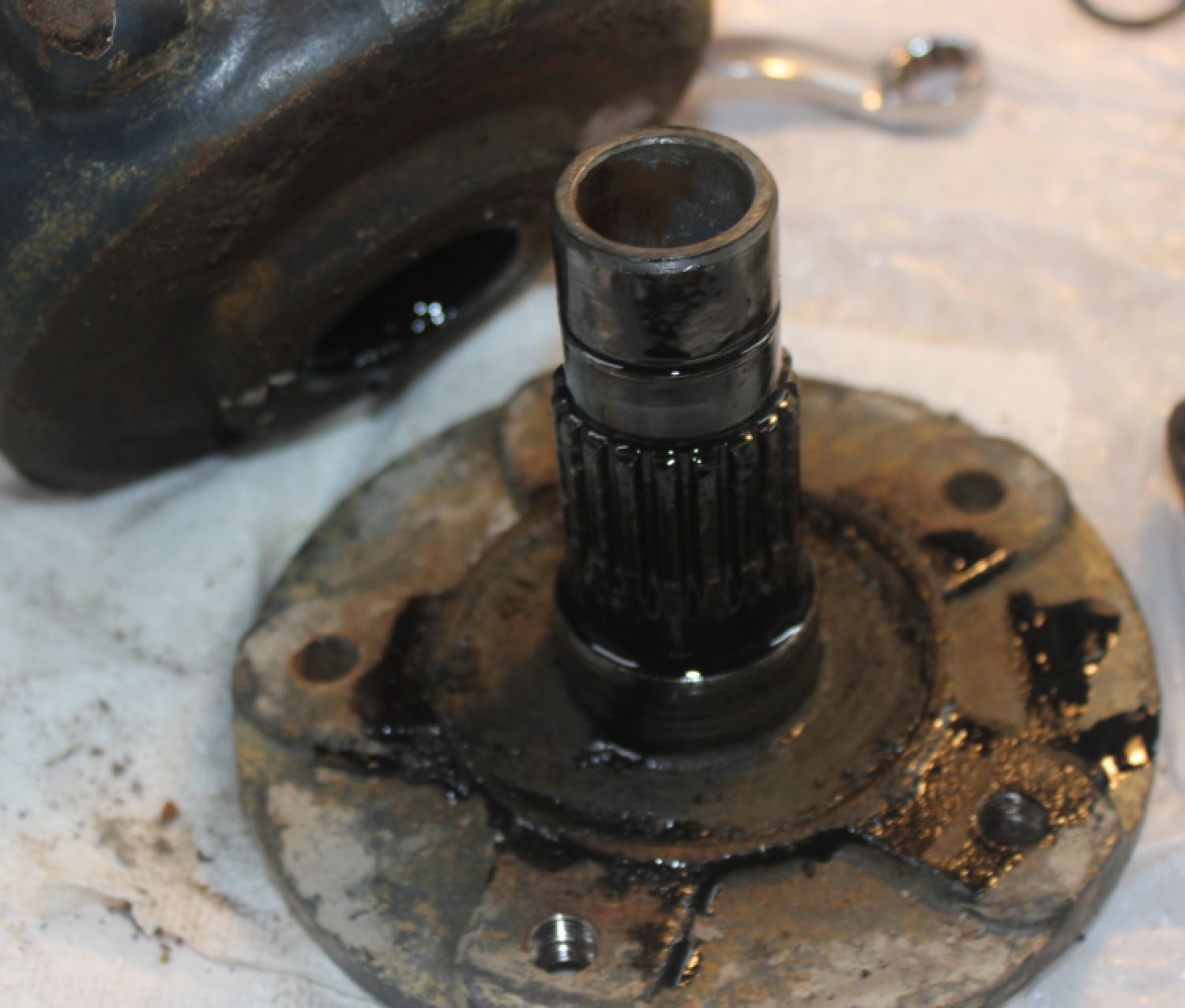 axle hub axle shaft removed.JPG