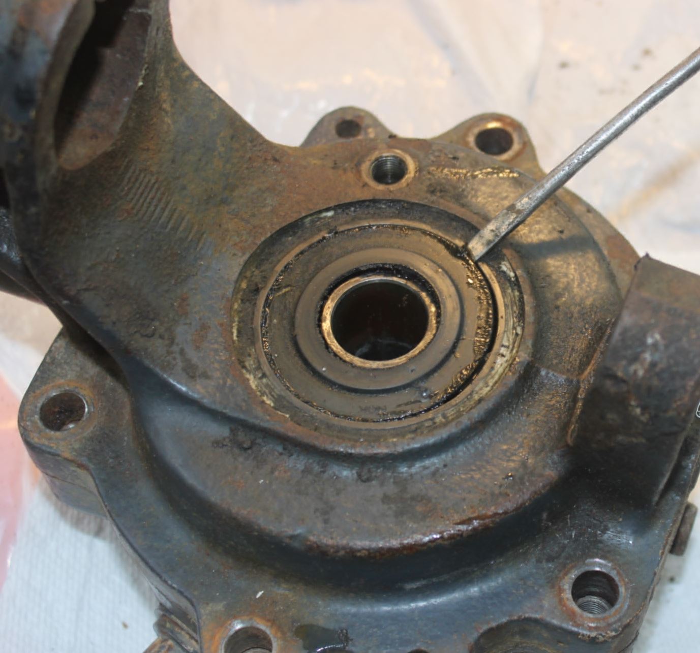 axle hub - pry off seal.JPG