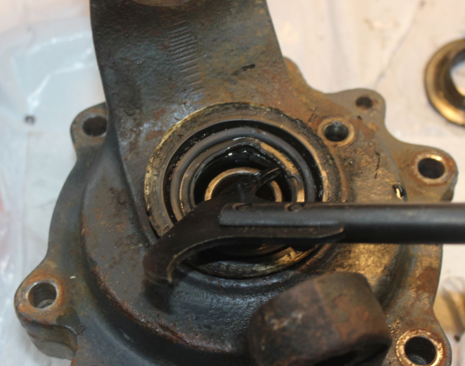 axle hub pry out the inside seal.JPG