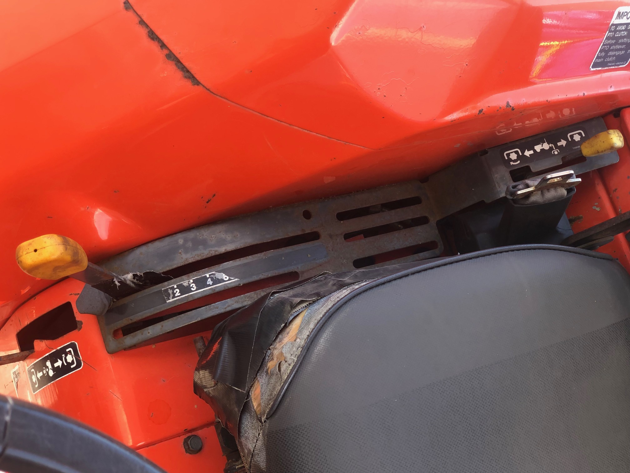 Kubota L3010 lacks draft control.jpg